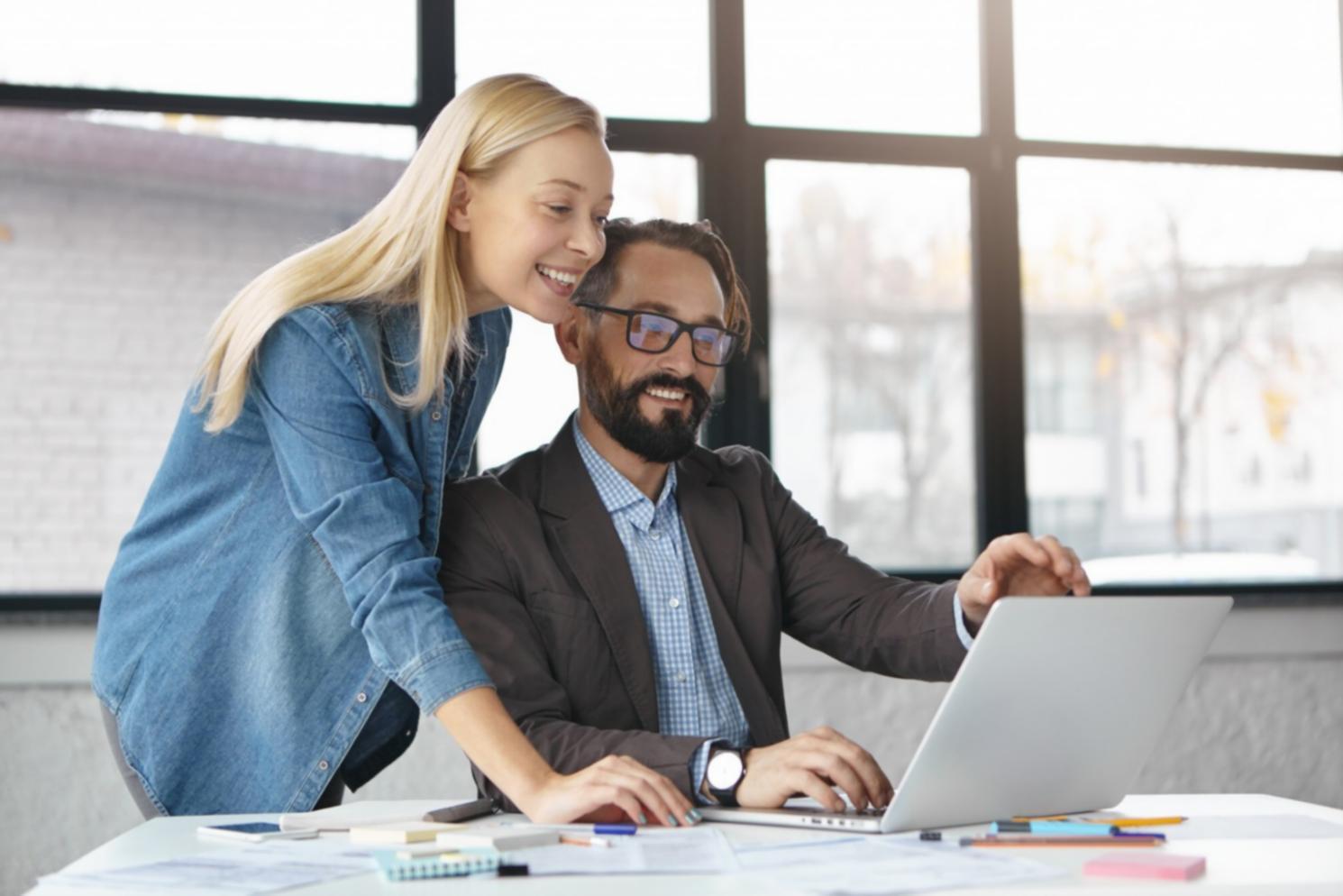 Professionelles Finanzteam bei der Budgetplanung